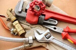 10 Essential Plumbing Tools Every Homeowner Needs