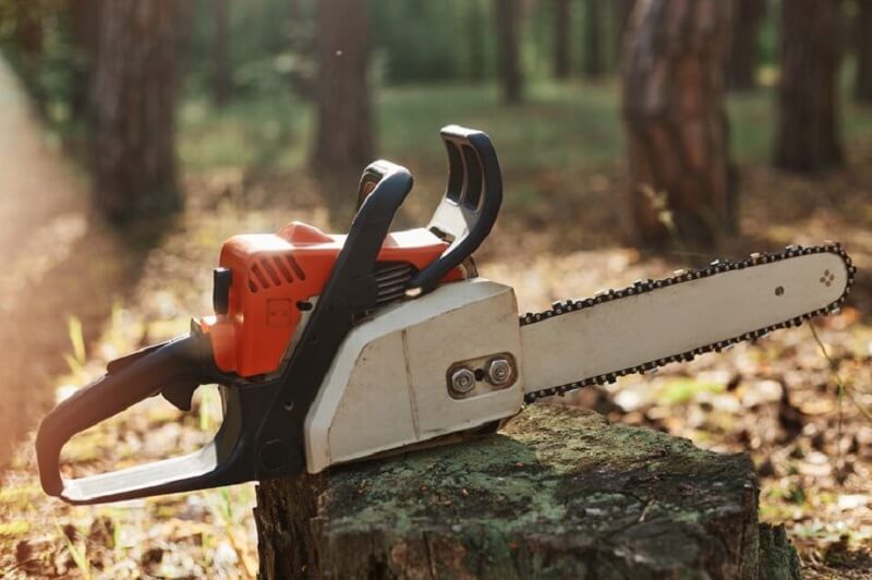 wood-cutter-on-wood